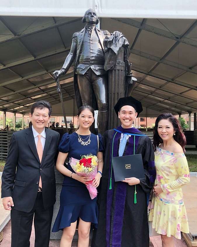 方孝偉律師全家福/照片出處：方孝偉律師臉書