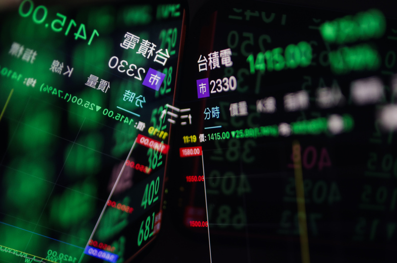台股5日早盤跌逾600點，跌破27500關卡。(資料照片)
