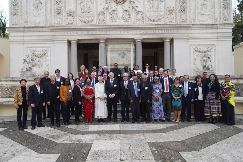 前副總統陳建仁（前排左2）10月30日出席教廷宗座科學院舉行的研討會，討論如何結合科學與原住民傳
統知識，應對氣候變遷造成的衝擊。（陳建仁提供）
