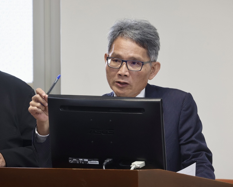 立法院經濟委員會6日審查公司法、能源管理法部分條文修正草案，經濟部次長賴建信列席並備質詢。
