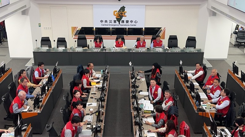 颱風鳳凰陸上警報11日清晨5時30分發布，中央災害應變中心上午召開會議。（中央災害應變中心提供）
中央社記者黃麗芸傳真　114年11月11日
