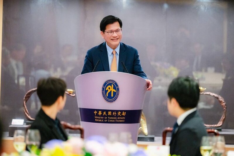 外交部長林佳龍14日款宴來台參與遠景基金會舉辦的「台美日三方兵棋推演會議」美日專家學者訪問團。（外交部提供）
