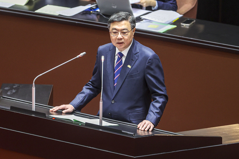行政院長卓榮泰18日上午赴立法院報告「中央政府花蓮馬太鞍溪堰塞湖災後重建特別預算案」，並接受備詢。
