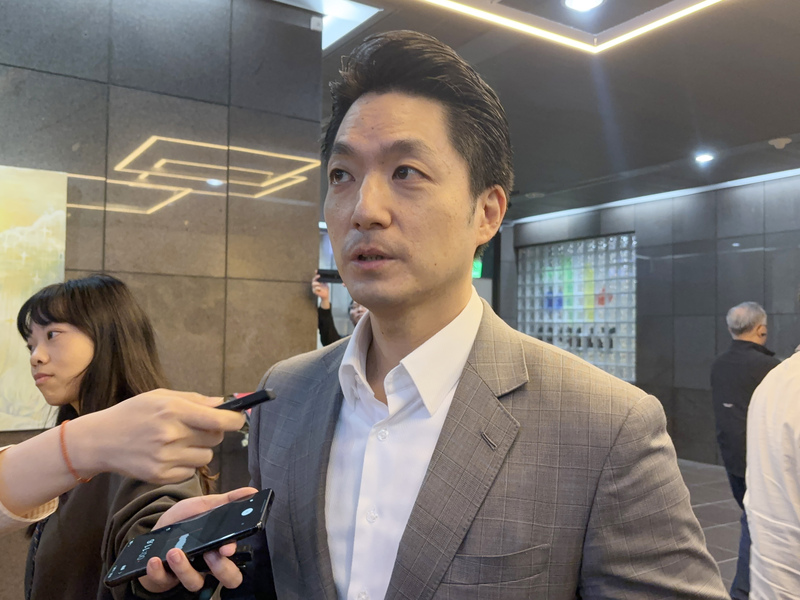 台北市政府正與新壽協商解約，以將北士科T17、T18地上權設定給輝達。台北市長蔣萬安（前）18日受訪表示，市府會持續跟各方溝通，就是照已規劃好的程序進行，希望本週跟新壽簽訂解約協議書，再把地上權設定給輝達。
