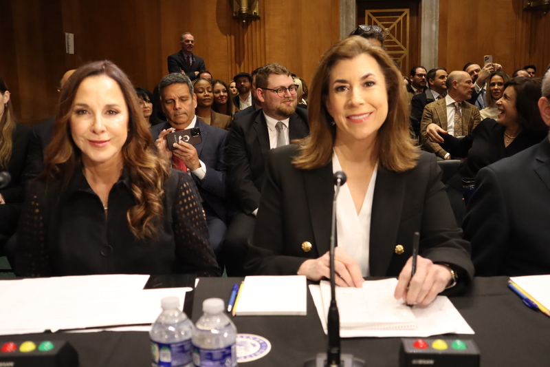 美國資深媒體人、前國務院發言人布魯斯（右）獲總統川普提名為美國駐聯合國副大使，19日出席聯邦參議院外交委員會舉行的任命聽證會。