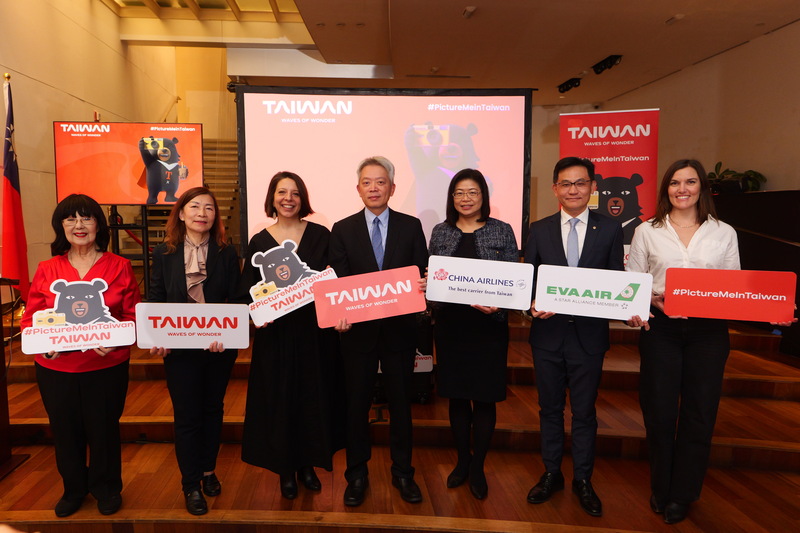 觀光署駐紐約辦事處19日舉辦媒體與業者說明會，推廣台灣旅遊，駐紐約台北經濟文化辦事處處長李志強（中）等人出席。（觀光署駐紐約辦事處提供） 