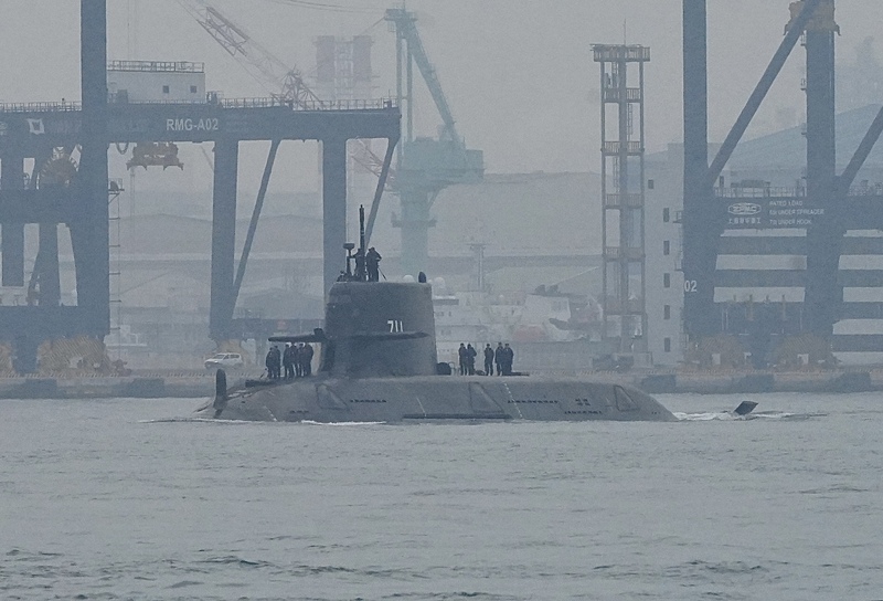 潛艦國造原型艦海鯤號28日上午再度出海進行第5次浮航測試。