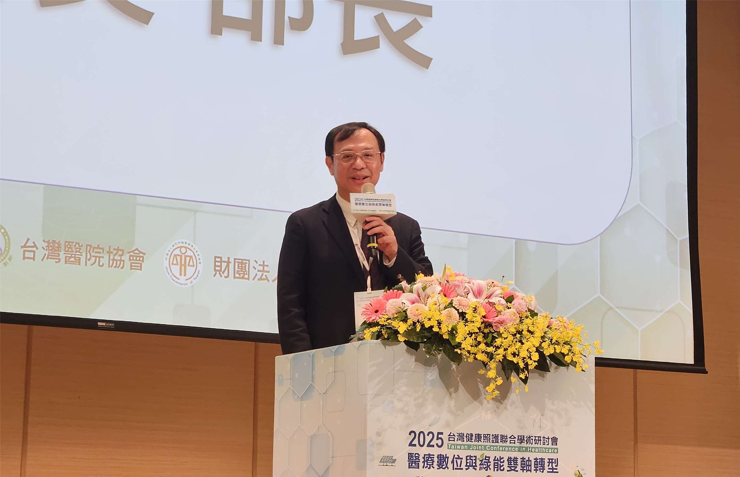 補充保費改革緊急喊停後，衛福部長石崇良7日出席活動時，意有所指「自己走太快」。(劉品希 攝)
