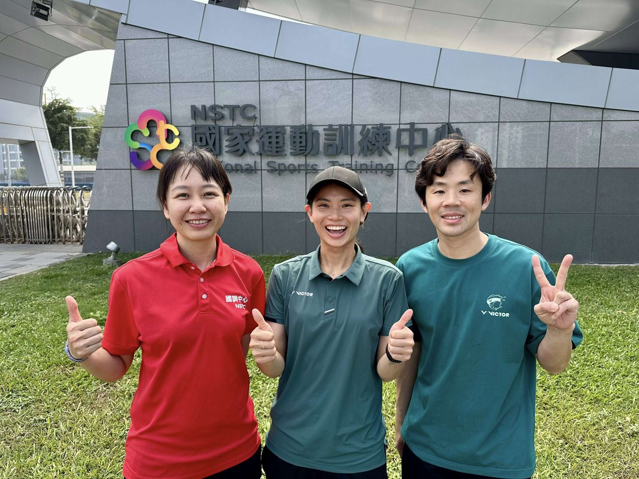 台灣羽球天后戴資穎（中）7日透過社群媒體表示，正式卸下選手身分，並宣告戴資穎的羽球世代正式劃下句點。 (圖擷自FB@戴資穎/ Tai Tzu Ying)