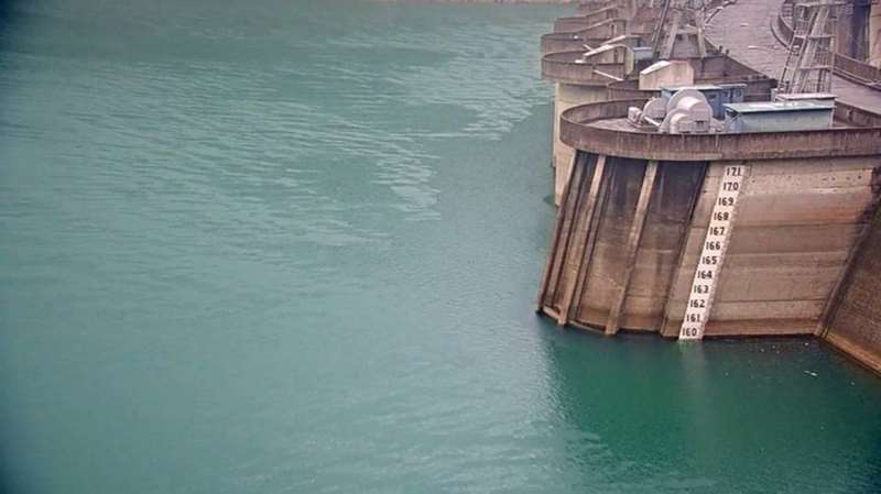 台北市政府多年來委託台電代操翡翠水庫水力發電廠。圖為翡翠水庫資料照。（翡管局提供）