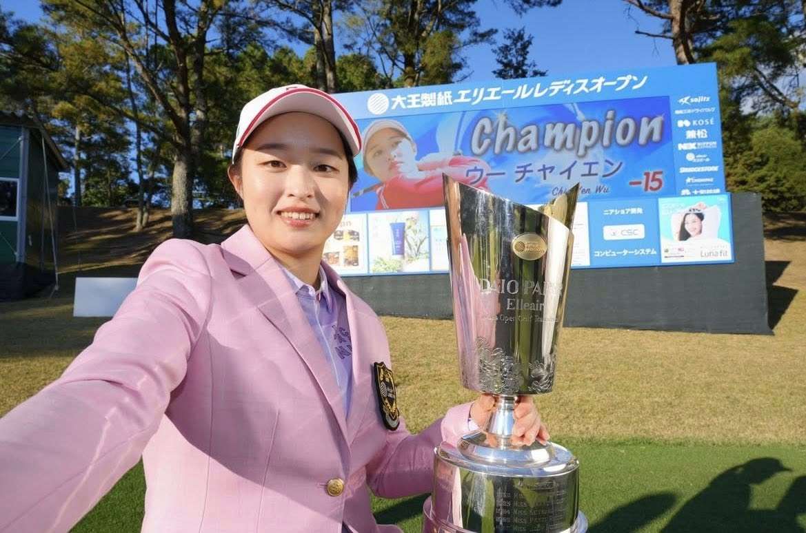 台灣旅日高球新星吳佳晏今天(23日)摘下生涯首座日巡正賽冠軍。(圖：JLPGA IG)