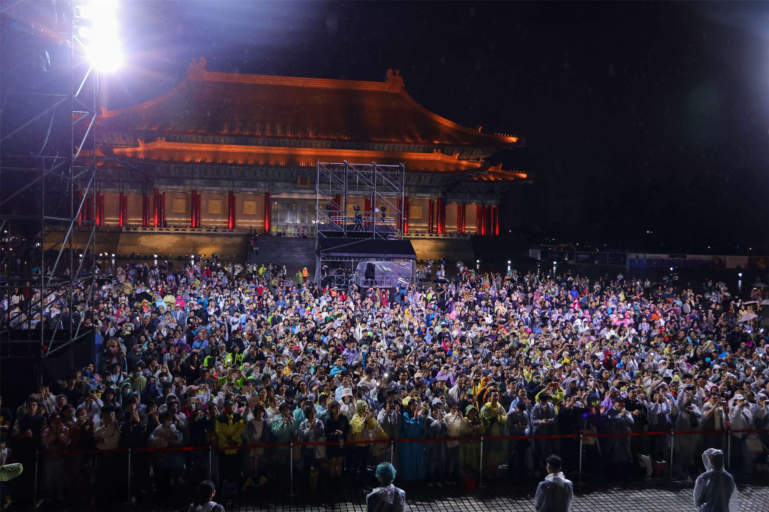 柏林愛樂13日晚間台北壓軸場，帶德奧經典曲目，不只有戶外轉播，更在柏林愛樂數位音樂廳全球直播。(牛耳藝術提供)