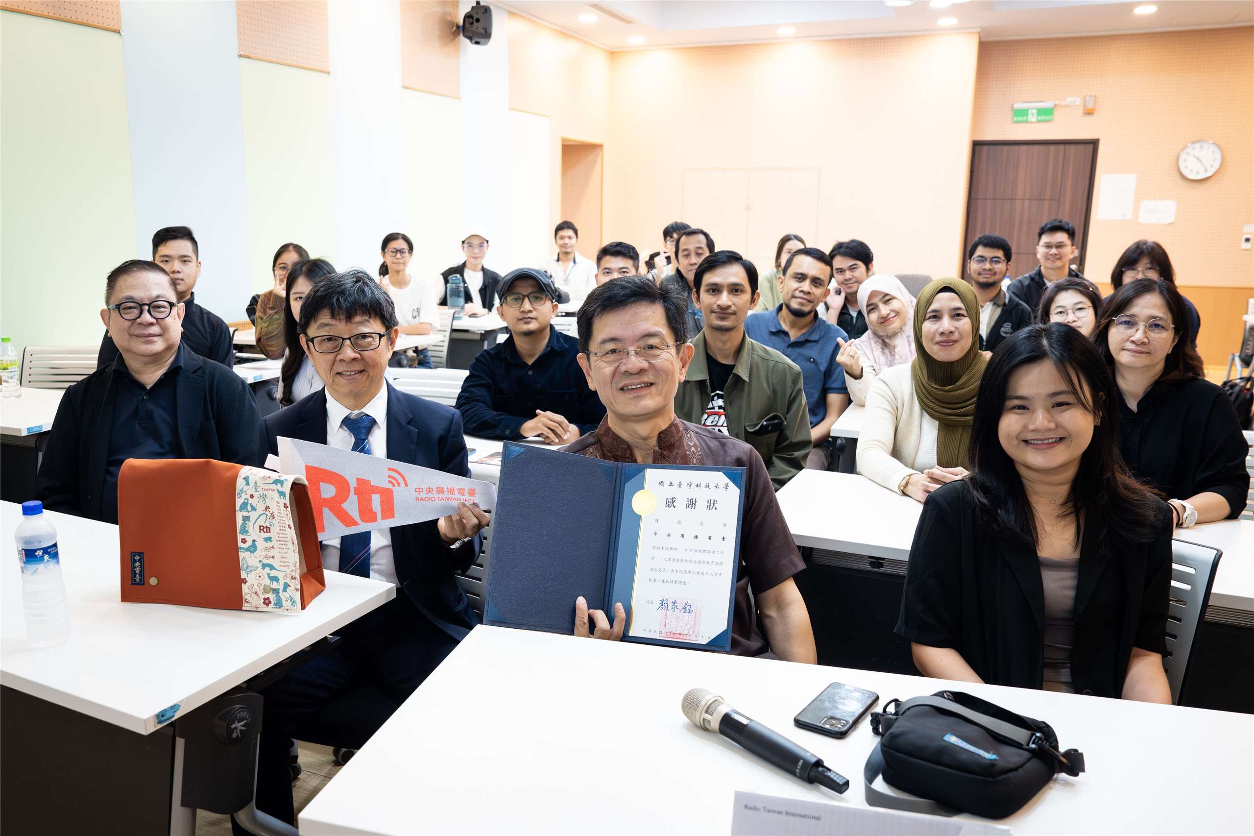 中央廣播電臺與台灣科技大學8日共同舉辦「印尼語媒體識讀工作坊」，強化印尼語學生在台傳播與媒體素養能力，並打造國際學生交流的平台。(楊仁翔 攝)