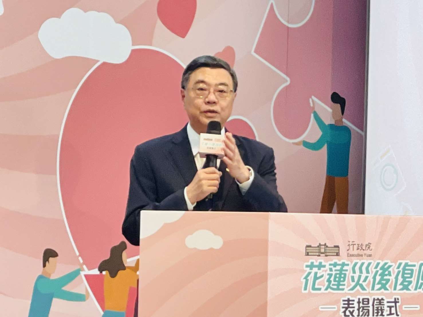 行政院長卓榮泰10日下午出席「花蓮災後復原表揚儀式」。(鄭佑漢 攝)