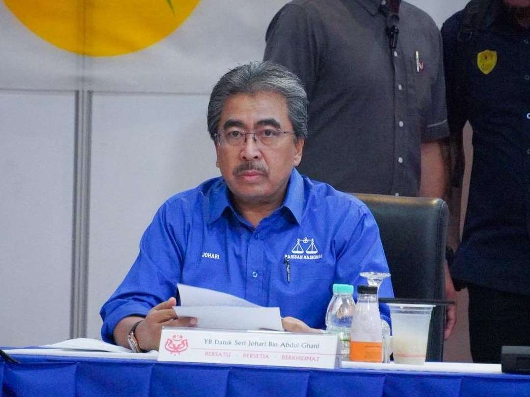 馬來西亞天然資源及環境永續部長佐哈里表示，已暫停在霹靂州西部的一處稀土礦場、以及2處錫礦場的運作。(FB@joharighaniofficial)