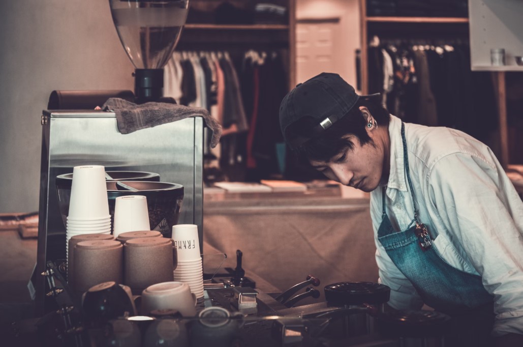 最低工資調至2萬9500元。(示意圖/Unsplash)