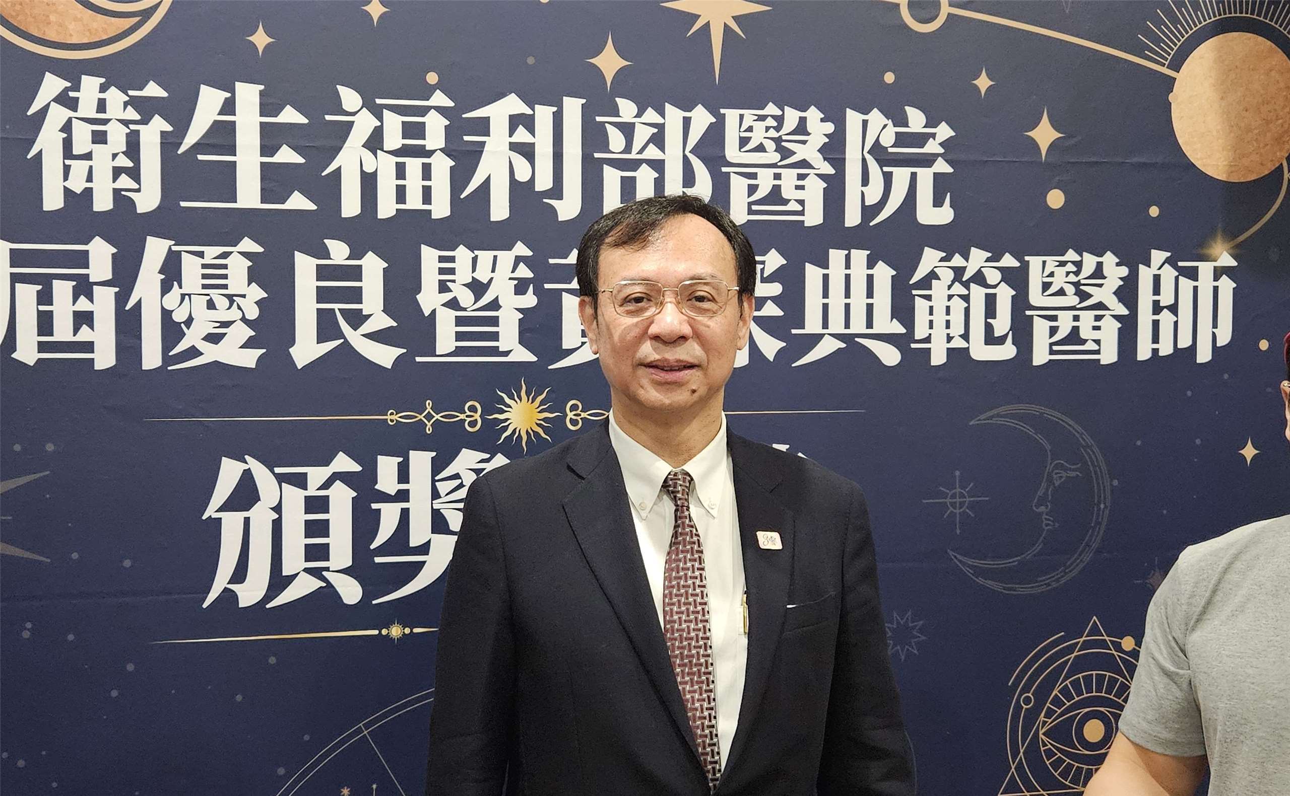 在野黨質疑問題蛋處置慢半拍，衛福部長石崇良11日表示，「查到哪就公布到哪」。(劉品希 攝)