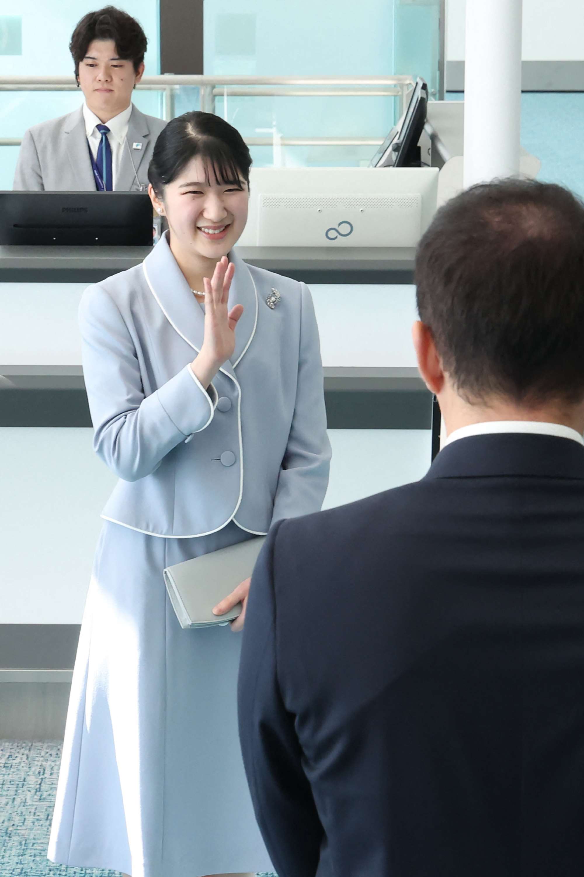 愛子公主17日於東京羽田機場啟程前往寮國。