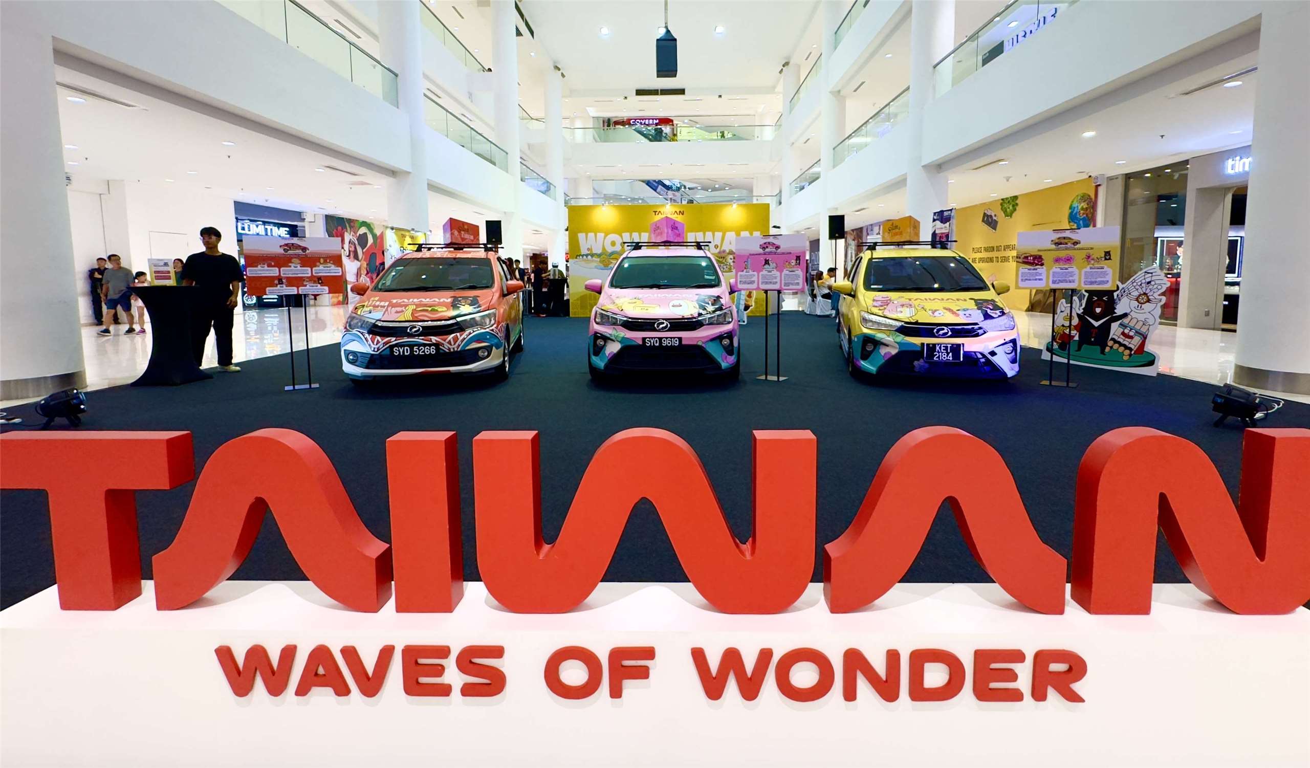 WOW Taiwan 主題車在亞庇期間限定登場,吸引眾人目光! (張欣薇攝影)