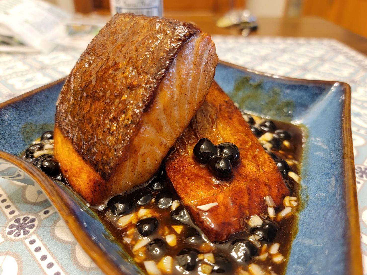 創意的焦糖珍奶鮭魚