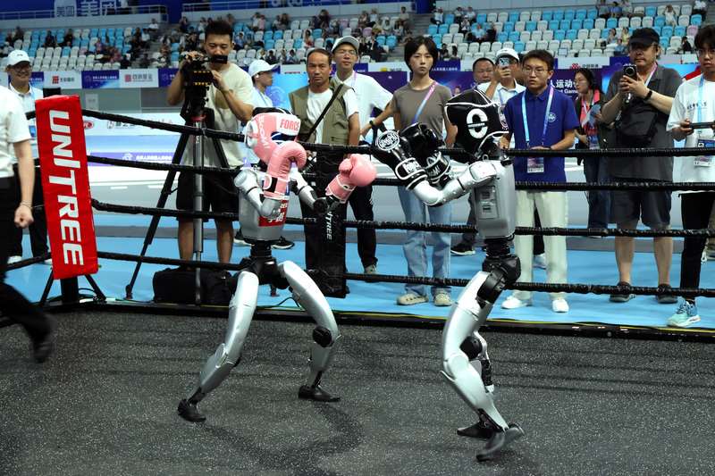 圖為8月間在北京舉行的2025世界人形機器人運動會。 (圖：中央社)