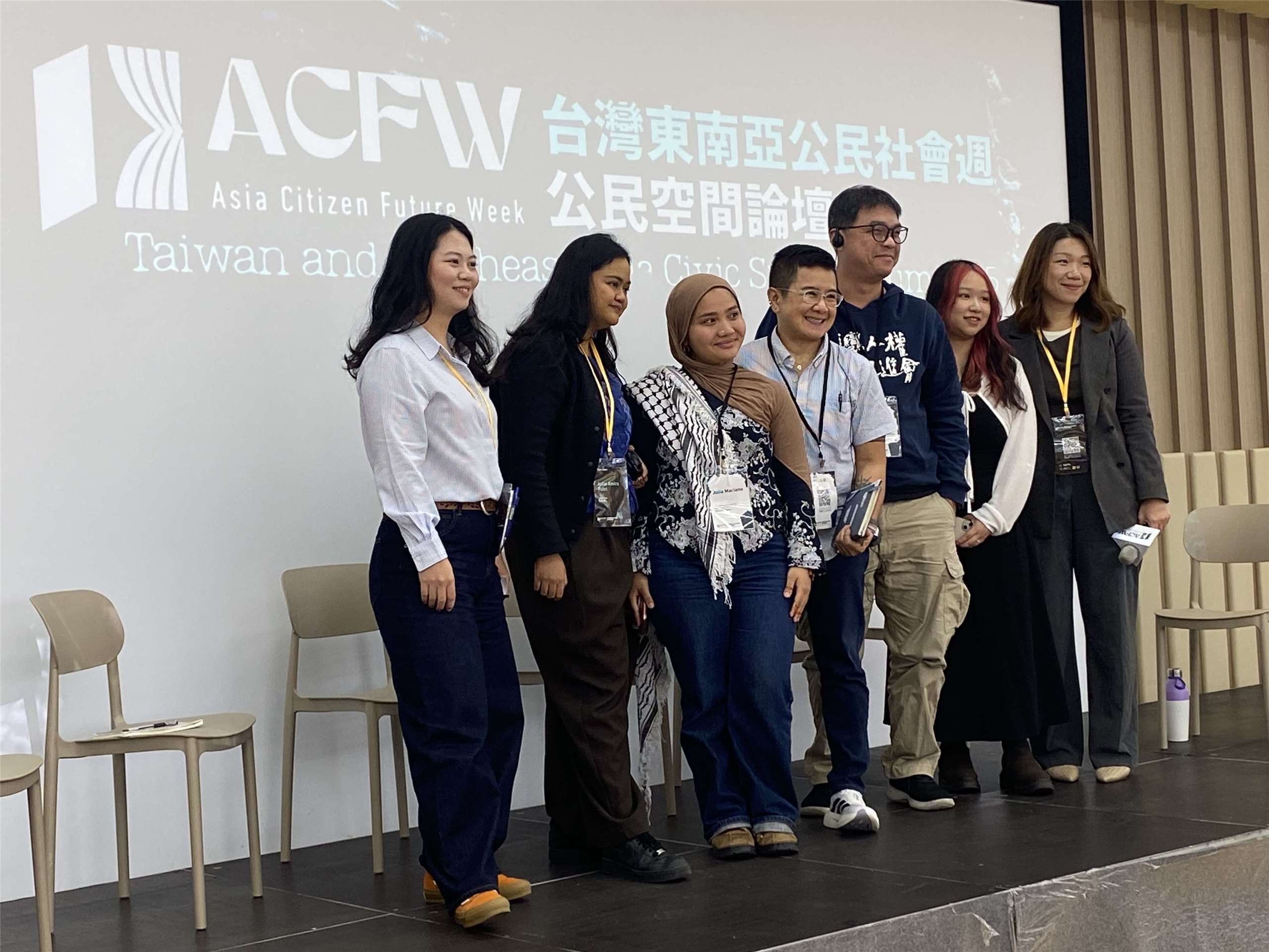 「台灣東南亞公民社會週(ACFW 2025)」今天(26日)在台北舉行，第一場聚焦探討「區域結社權現況：不同群體在台灣與東南亞的挑戰」，與談講者與主持人合影留念。(陳念宜攝)