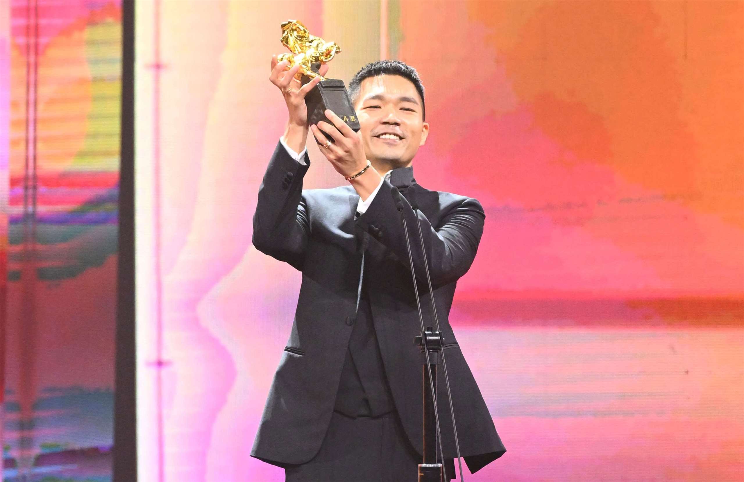 第62屆金馬獎最佳導演大獎揭曉，由執導《眾生相》的香港導演李駿碩擊敗勁敵摘下。(金馬執委會提供)