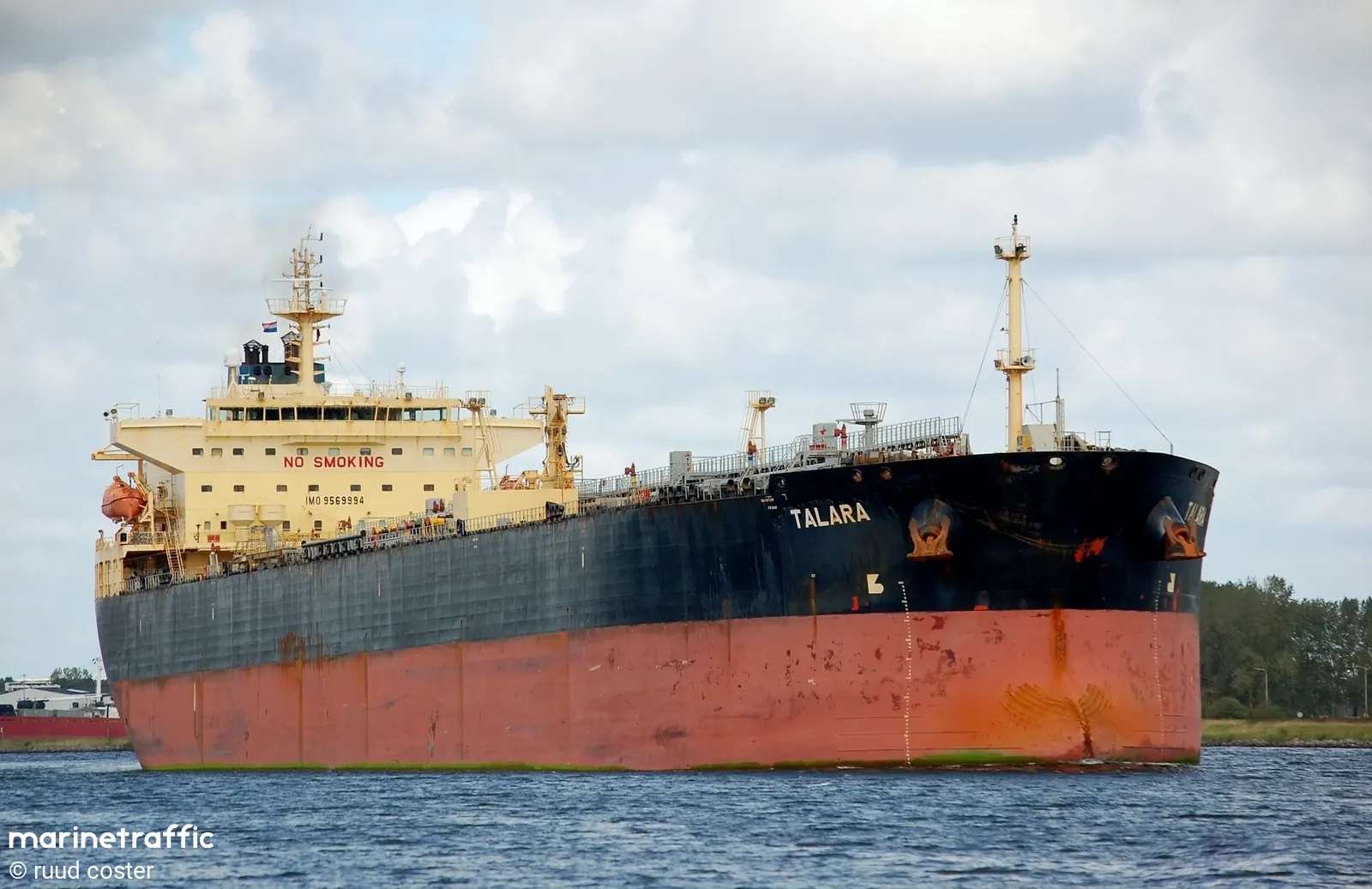 圖為掛馬紹爾群島共和國旗的油輸Talara。 (圖:MarineTraffic)