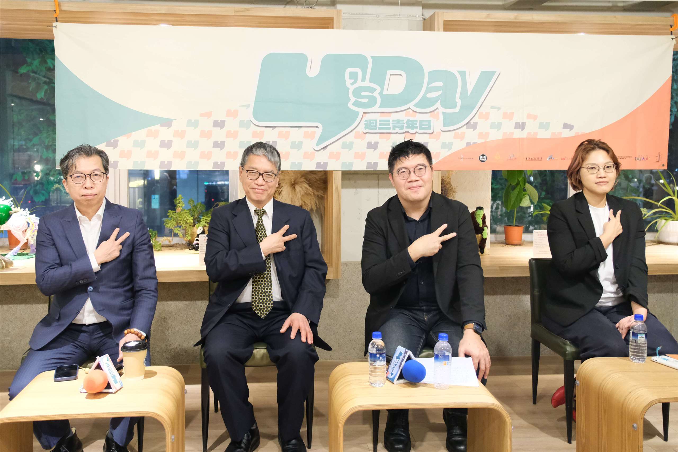 Y’s Day「週三青年日」26日舉辦「高市早苗當選後的日本政局以及國際局勢」座談。圖左起: 謝文生、賴怡忠、王文岳、郭玫岑。(台灣智庫提供)