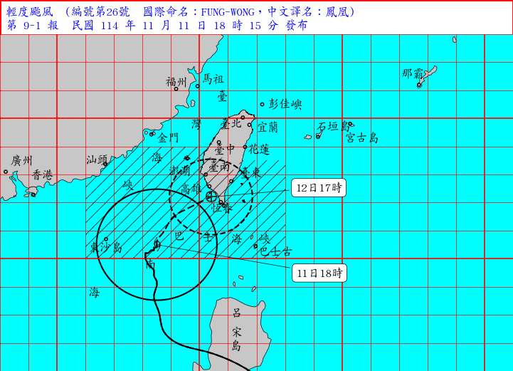 輕度颱風「鳳凰」在11日傍晚持續朝北北東轉東北東進逼。(圖：氣象署)