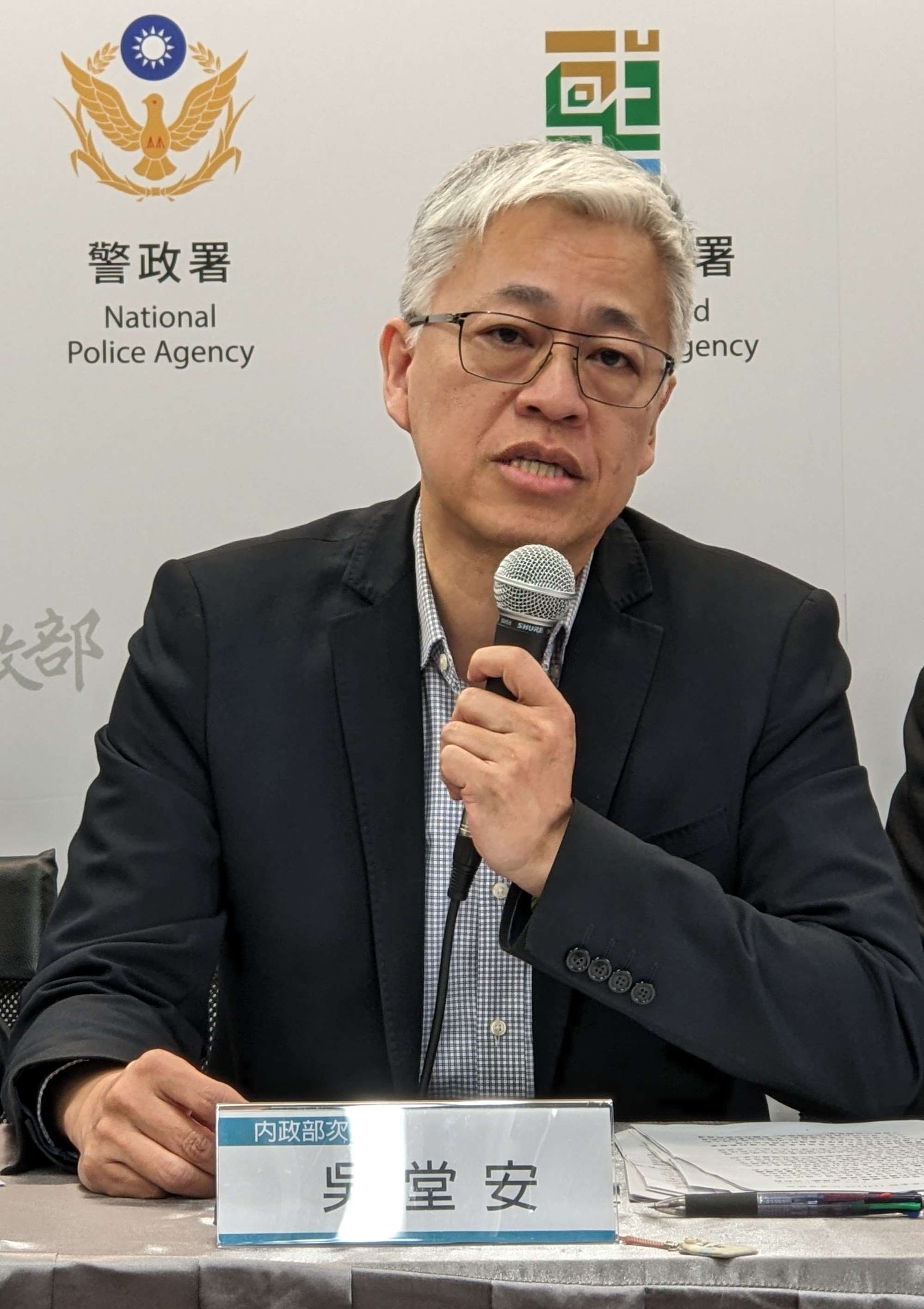 內政部次長吳堂安20日出席內政部部務會報會後記者會。(陳念宜 攝)