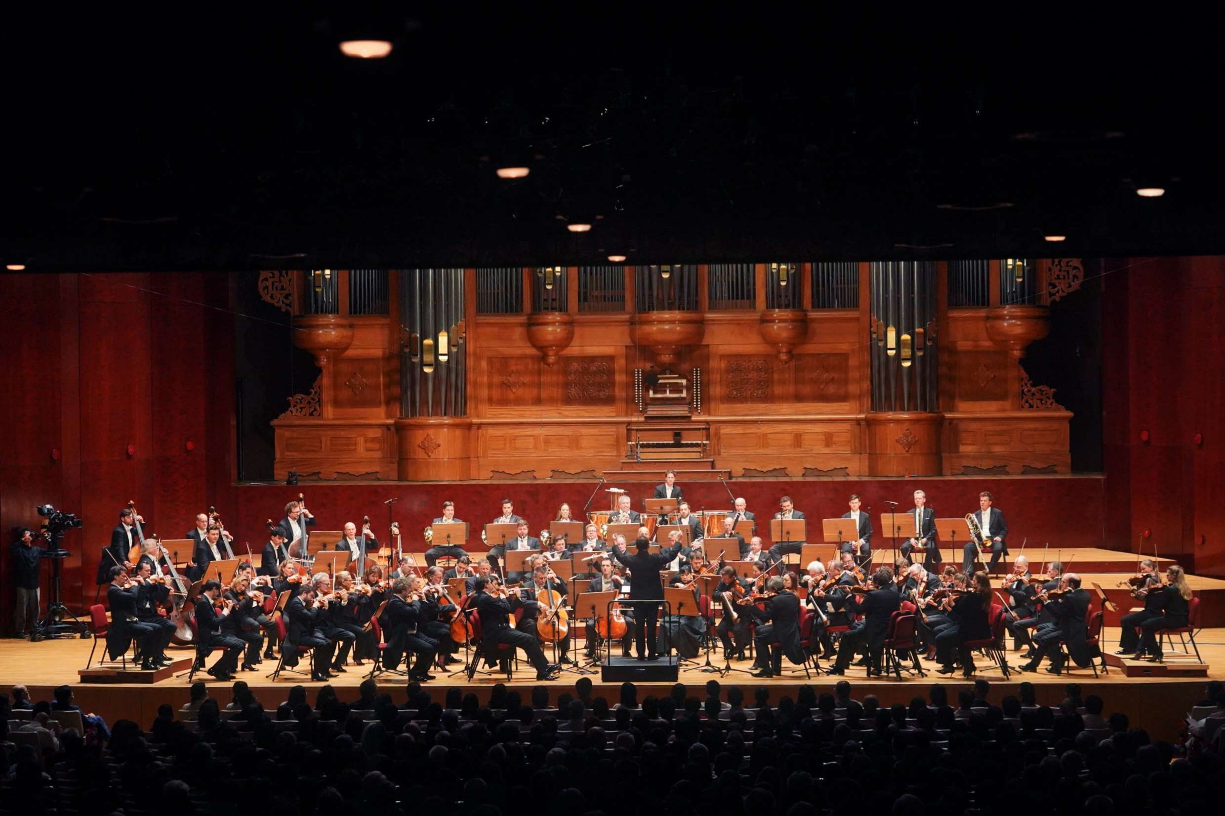 柏林愛樂在首席指揮基里爾・佩特連科（Kirill Petrenko）帶領下，12日晚間於台北國家音樂廳再度登場，就連台積電總裁魏哲家也現身會場聆聽，並盛讚「果然天團」。(牛耳藝術提供)