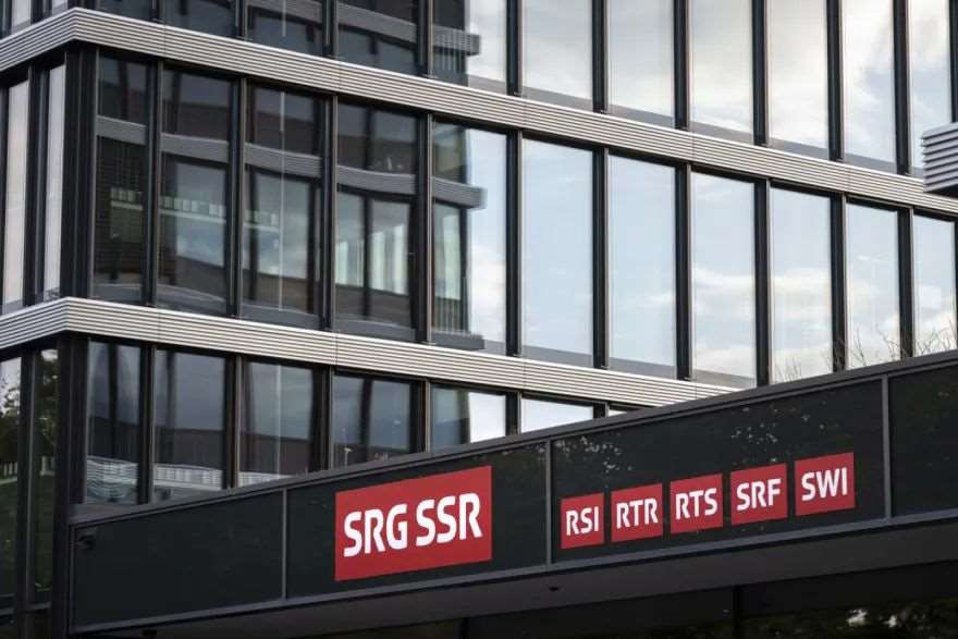 瑞士廣播電視集團(SRG)宣布未來三年裁員900人。 (圖:FB/swissinfo)