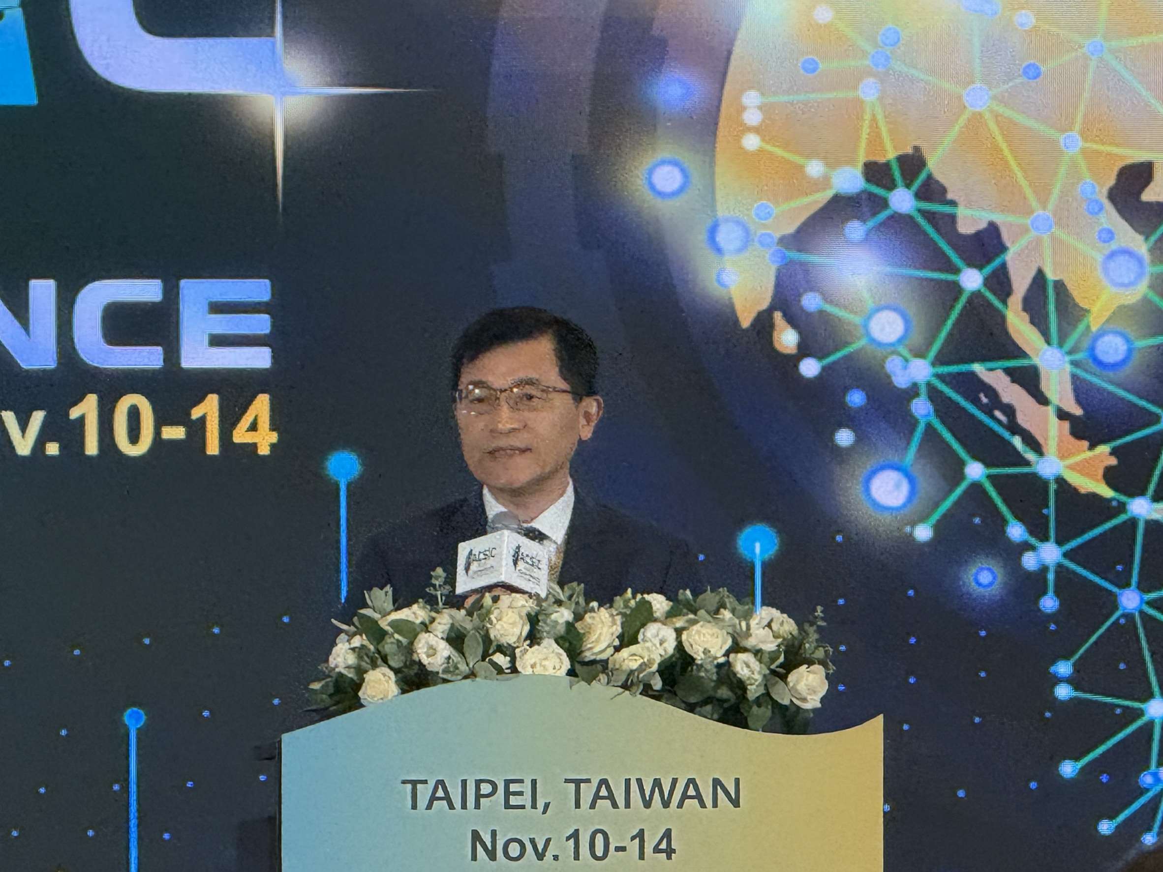 經濟部次長何晉滄表示，信用補充機制是各國推動中小微企業發展及經濟成長的有效工具。(謝佳興 攝)