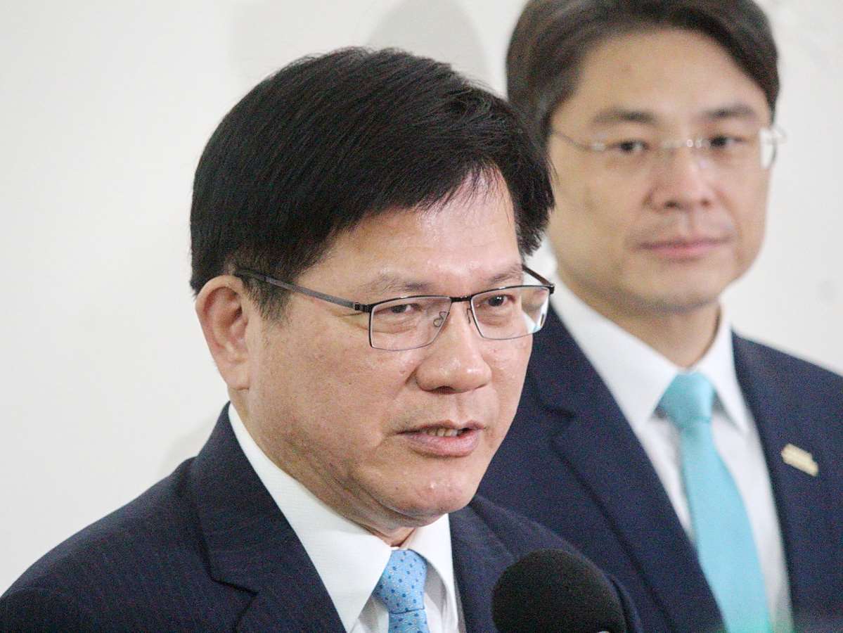 外交部長林佳龍20日在立法院受訪表示，台灣要支持日本能有效穩定局面，阻止中共的霸凌行為 (央廣記者王照坤 攝)