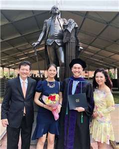 方孝偉律師全家福/照片出處：方孝偉律師臉書