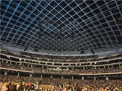 民歌50演唱會連續7小時在大巨蛋演出(夏治平拍攝)