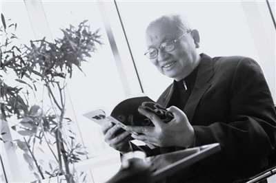 台灣血液腫瘤權威，同時也是台灣史小說作家陳耀昌於17日逝世。(中央社/央廣合成)