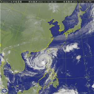氣象專家吳德榮表示，預估11日、12日鳳凰颱風的共伴效應最劇烈，北部及東半部有發生大量致災雨的潛勢。(氣象署提供)