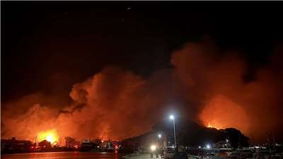 日本西南部大分縣19日發生大規模火災，火勢延燒整個住宅區，造成1人死亡、1人受傷。(X@SICKS_0_904)