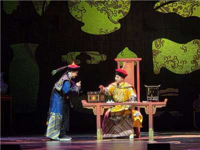 國光劇團重製作《夢紅樓．乾隆與和珅》，原班人馬回歸，唐文華飾乾隆帝、溫宇航飾和珅。(江昭倫 攝)