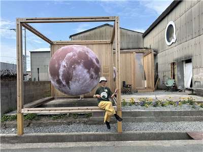 台日共丸聯盟發起的「台灣自己館」活動在日本宇野港搭建的展館即將在11月26日風光閉幕撤館。(台日共丸聯盟提供)