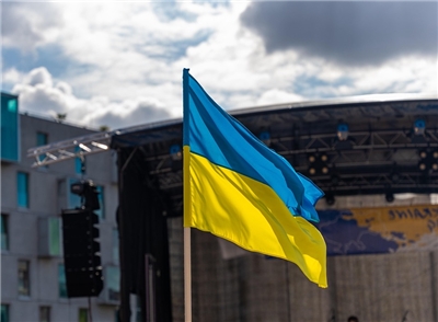 烏克蘭政府打貪。圖為烏克蘭國旗。 (圖：pixabay)