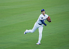 圖為大谷翔平賽前熱身。
