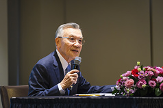 台灣領袖代表林信義（圖）與新加坡總理黃循財在APEC會議期間，進行閉門晤談。（APEC台灣代表團提供）