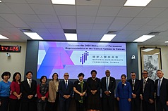 馬紹爾群島、巴拉圭、斐濟的駐聯合國常任代表訪問團4日拜會國家人權委員會。（人權會提供）