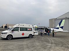 金門醫療後送專機6日降落松山機場後發現有爆胎情形。