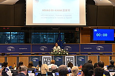 副總統蕭美琴11月7日驚喜現身歐洲議會，在其間舉行的對中政策跨國議會聯盟（IPAC）年度峰會發表專
題演說，創下台灣高階官員赴歐洲議會演說首例。
