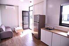 0403強震災後逾1年，由紅十字會捐贈的組合屋8日落成，分為單房型、雙房型，每戶都配有家具跟家電。（花蓮縣府提供）
