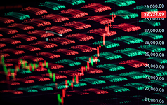 台股12日開高走高，盤中指數漲逾200點，尾盤漲勢收斂，收盤時28000點得而復失。示意圖。
